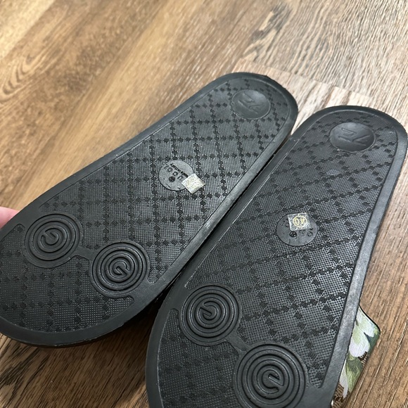 Gucci Black Slide Sandals - Picture 4 of 4